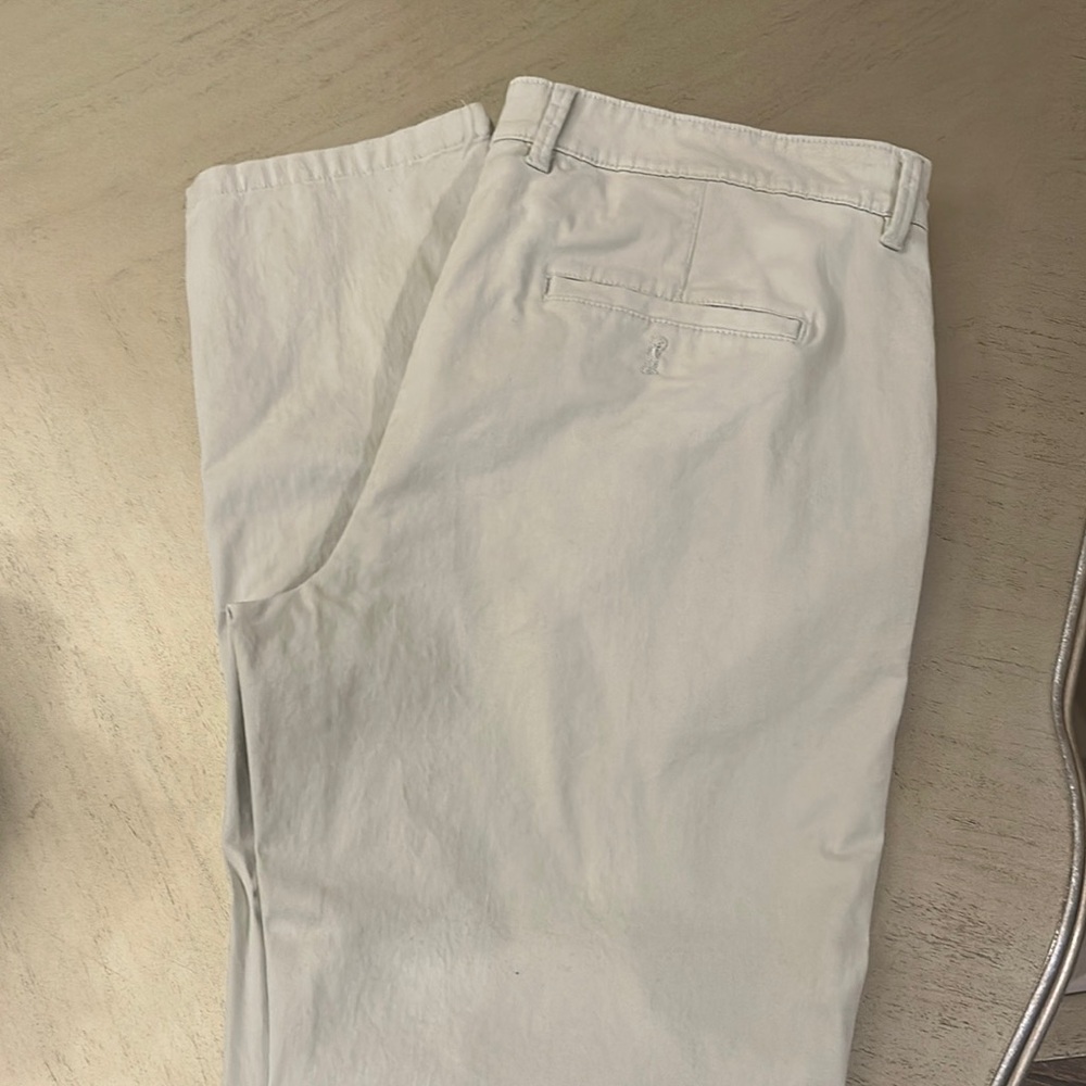 Men's light khaki Pants size 36/32. Like new condition!